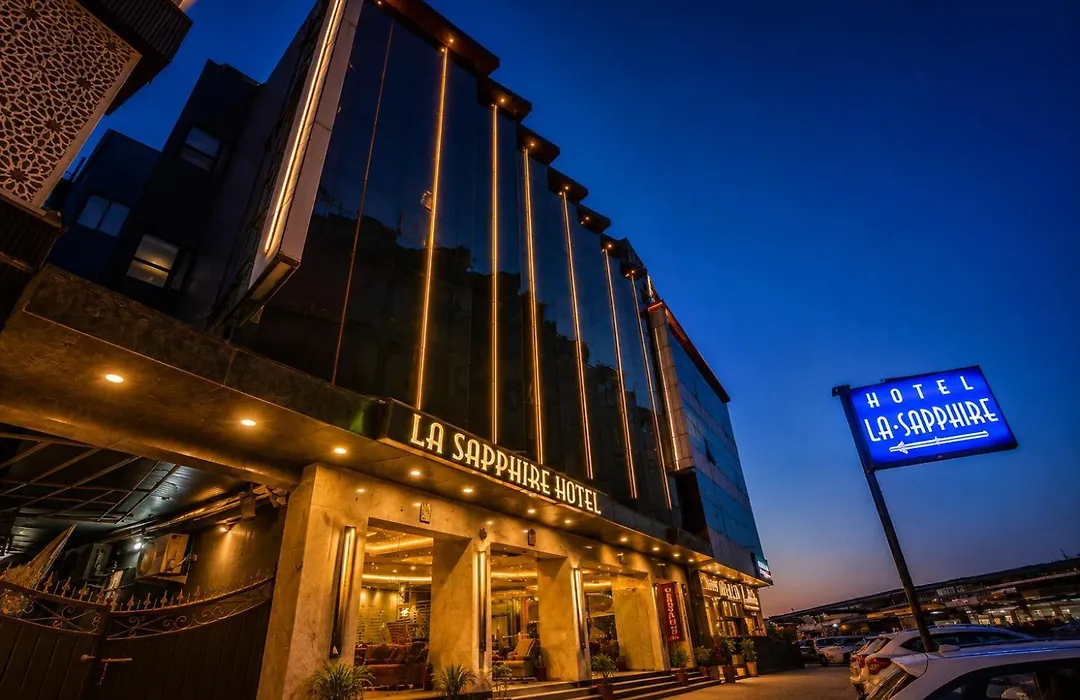 Airport La Sapphire Hotel & Restaurant With Free Airport Drop-1